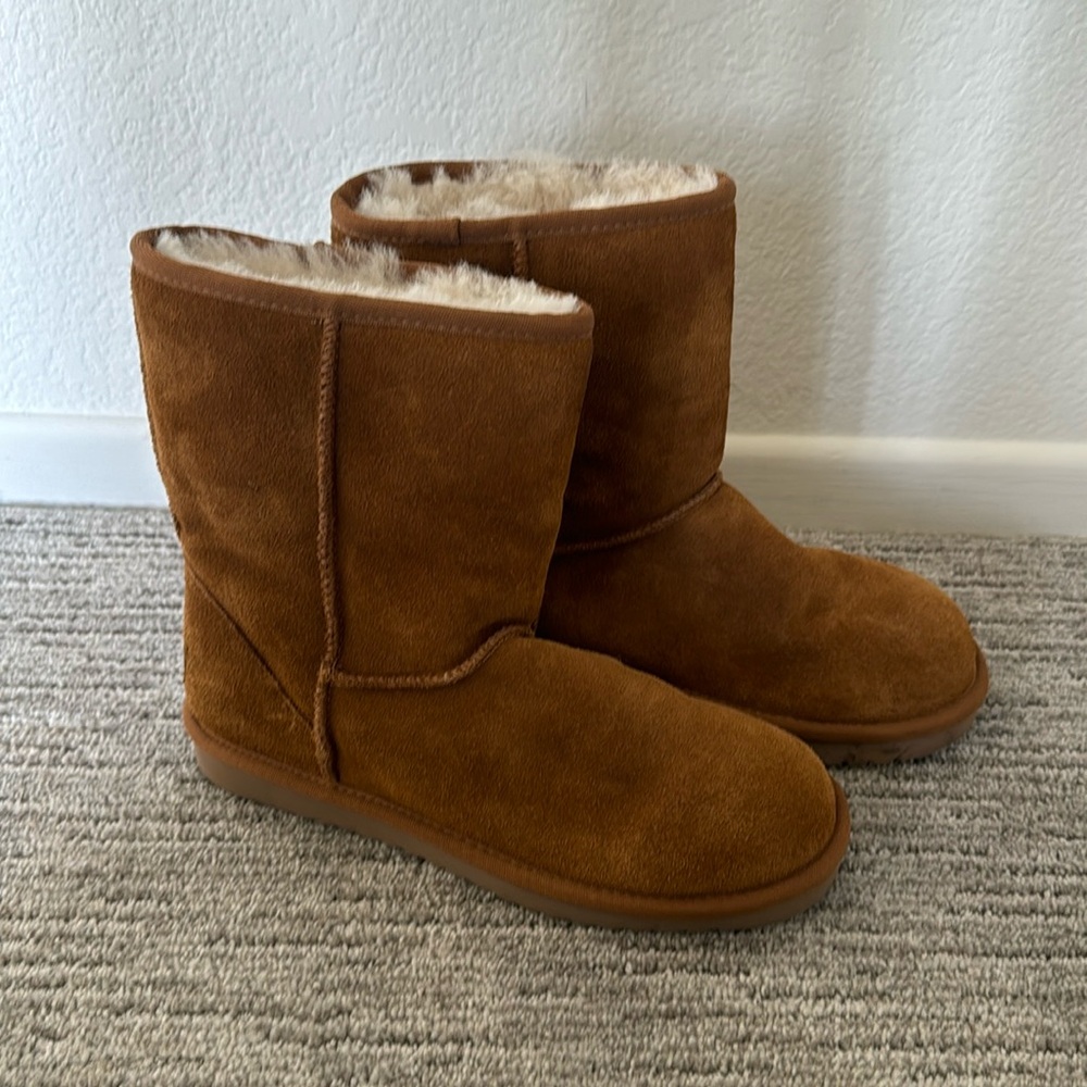 Koolaburra by UGG women’s koola short winter boot. Chesnut size 8 nwot